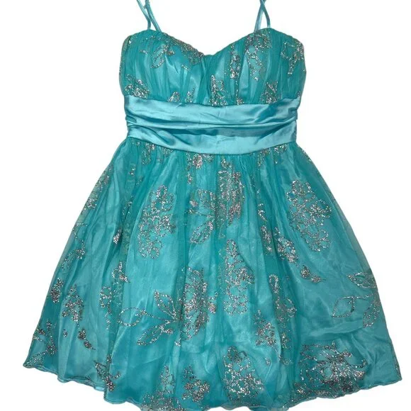 green emerald velvet dress B DARLIN Womens Green Stretch Smocked Layered Hem Lined Short Sleeve S –  Bobbi + Bricka